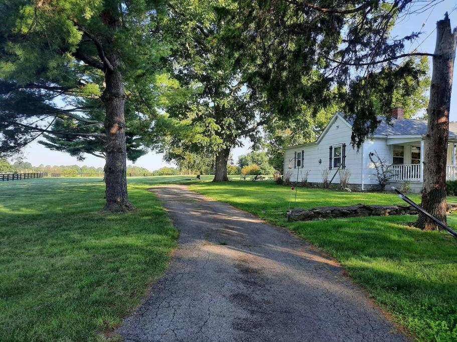 Charming Cottage On A City Farm! Lexington Eksteriør billede